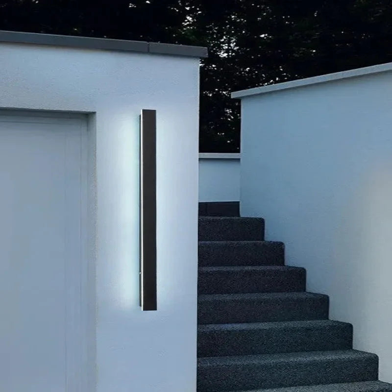 Applique da esterno moderna minimal lineare con sensore di movimento nero