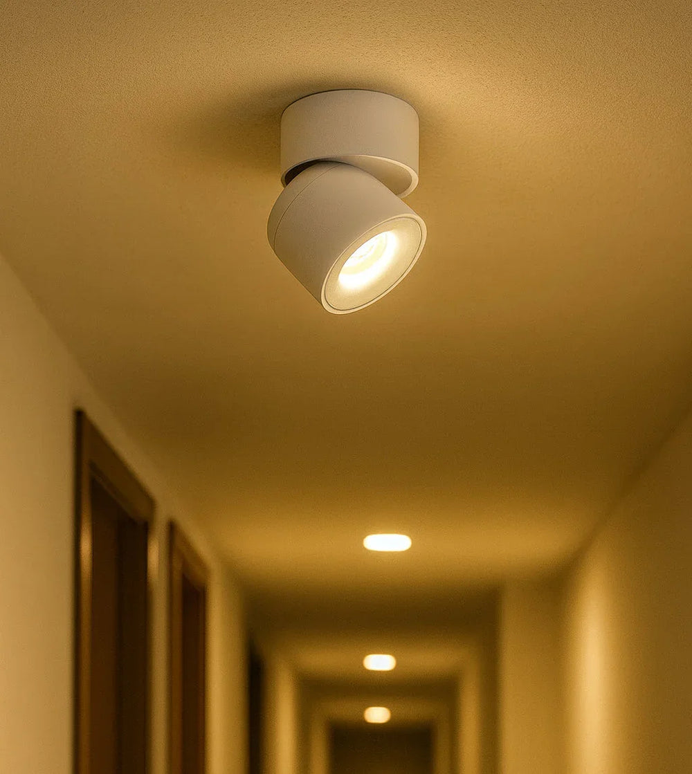 Faretto LED soffitto orientabile dal design moderno in metallo