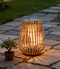 Lanterna da esterno solare in bambù dal design naturale per terrazzo