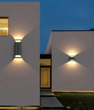Applique LED Solare Up Down Moderna in Metallo Nero per Esterno