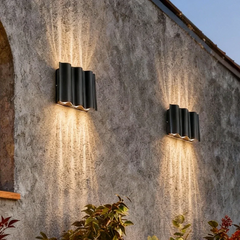 Applique da esterno up down moderno LED in metallo nero con profilo ondulato