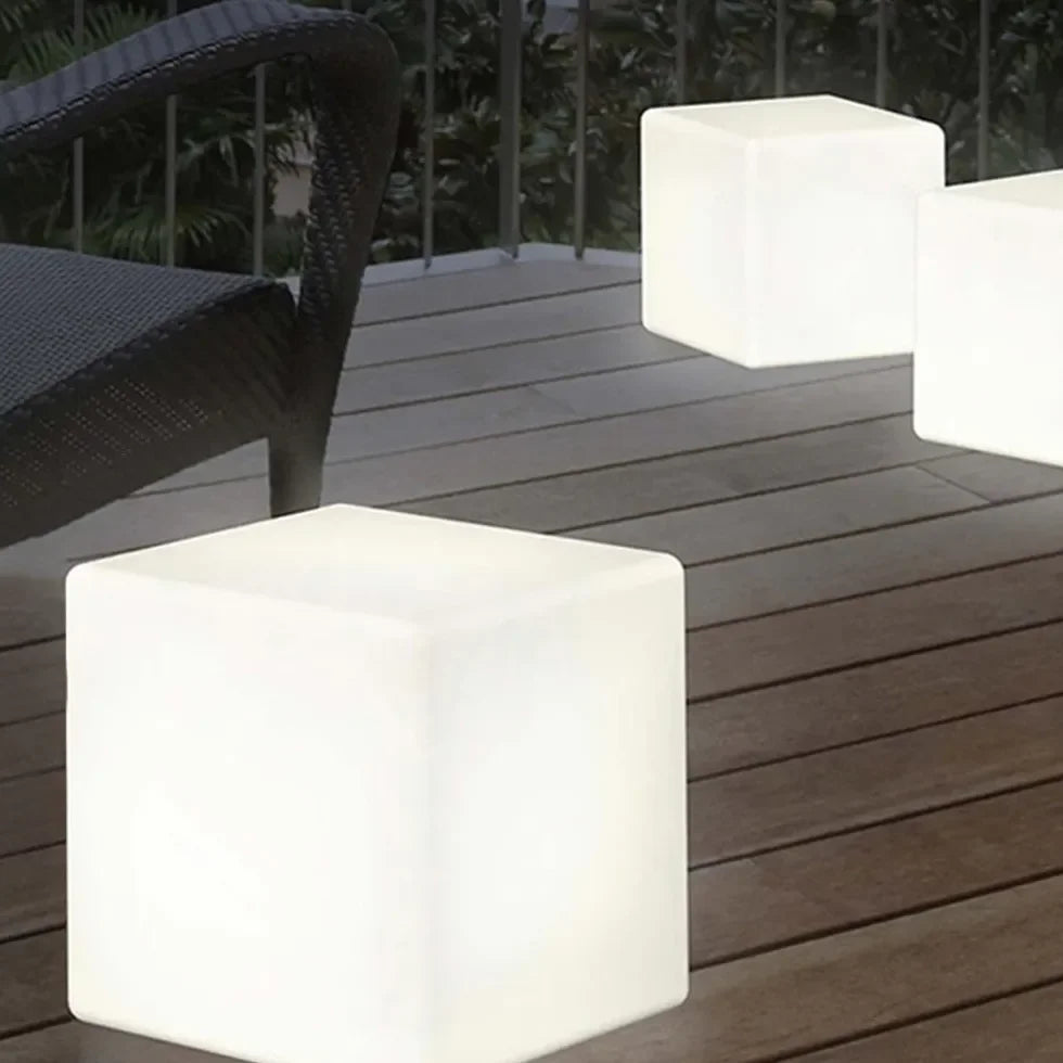 Lampada Cubo da Terra Design Moderno LED per Esterno Bianco