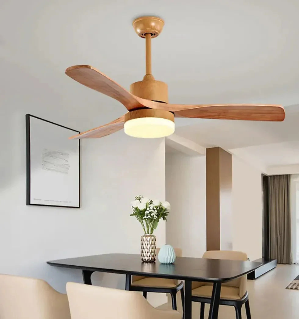Ventilatore da soffitto a tre pale con luce, perfetto per la sala da pranzo