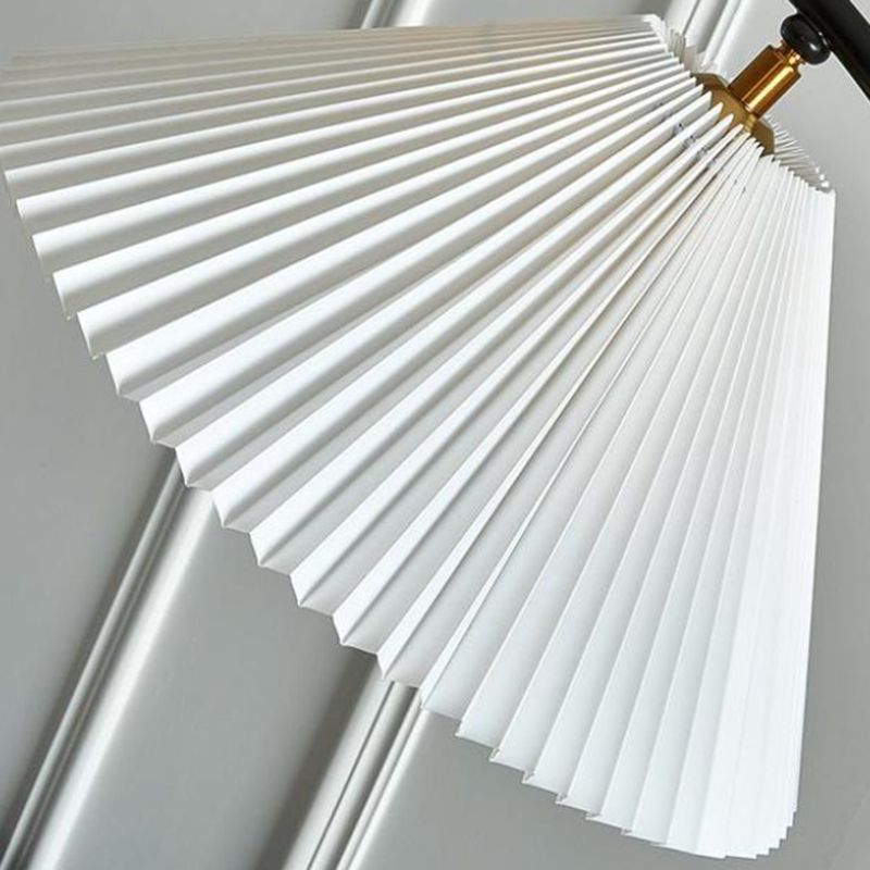 Lampade da Terra con Tavolino in Legno Naturale