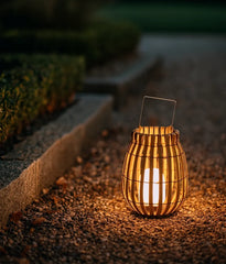Lanterna da esterno solare in bambù dal design naturale per terrazzo