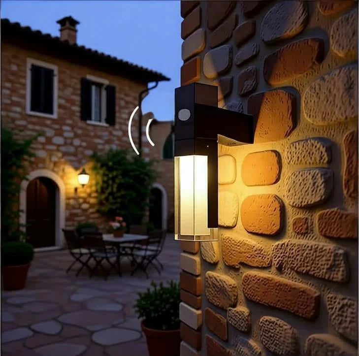 Applique da esterno con sensore di movimento LED a forma di colonna rettangolare nera moderna