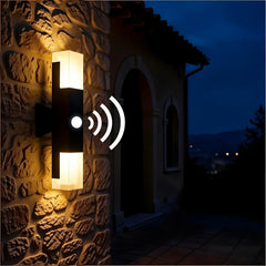 Applique da esterno con sensore di movimento LED a forma di colonna rettangolare nera moderna