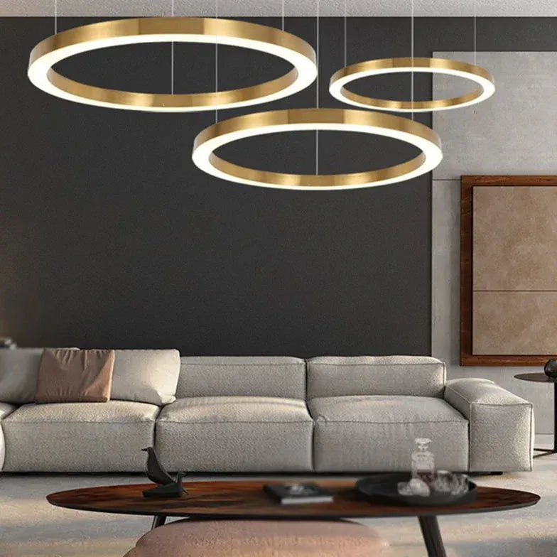 Lampadari moderni molto luminosi anello dorato elegante