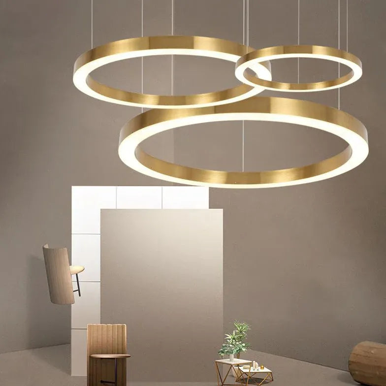 Lampadari moderni molto luminosi anello dorato elegante