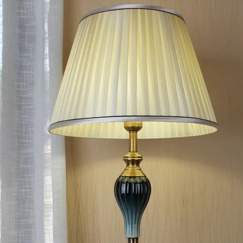 Lampada da pavimento retrò trapezoidale beige leggera