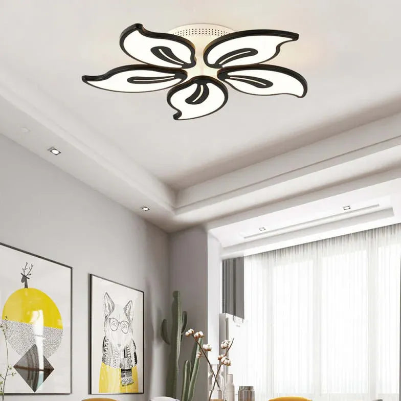 Lampadario Elegante Salotto Fiori Bianchi Decorazioni Raffinate