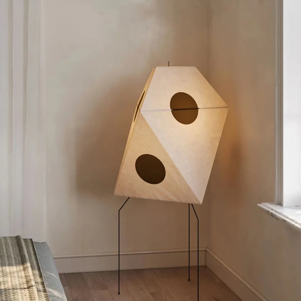 Lampada da pavimento per treppiede moderno a forma geometrica