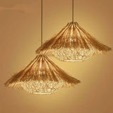 Lampadario design vintage con ombrello in rattan