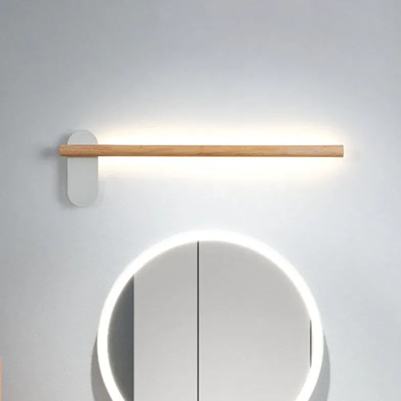 Illuminare lo specchio del bagno in legno