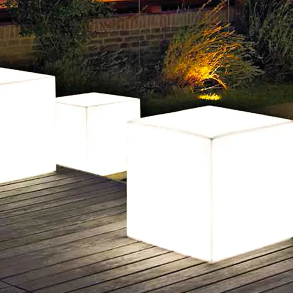 Lampada Cubo da Terra Design Moderno LED per Esterno Bianco