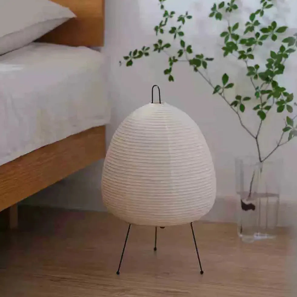 Lampada da tavolo per treppiedi di design di uovo di carta