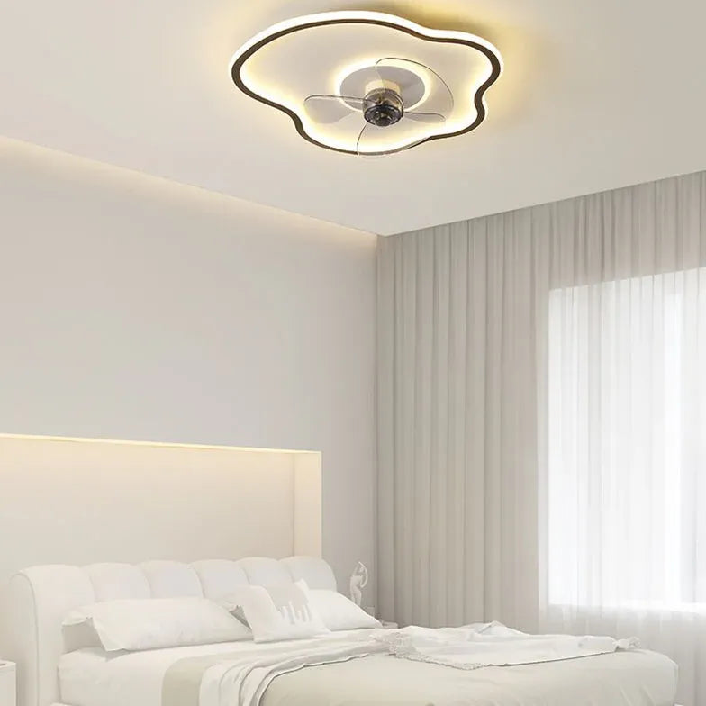 Ventola del soffitto a forma irregolare con luce