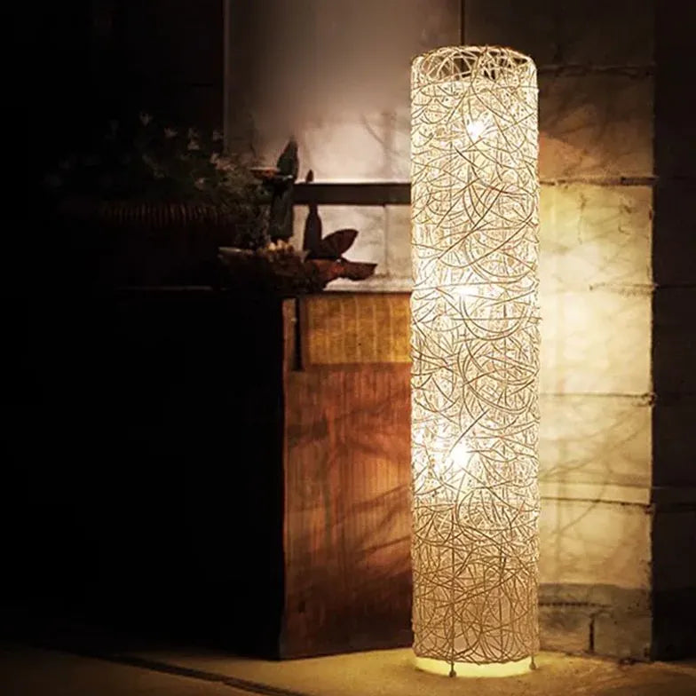 Lampada del pavimento intrecciato con rattan retrò bianco