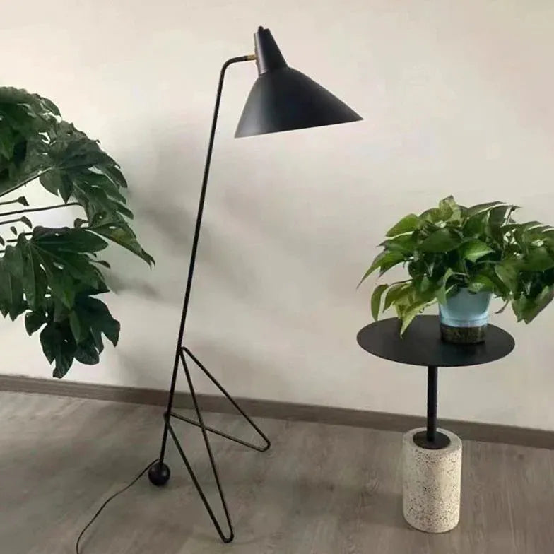 Lampada da pavimento in treppiede minimalista nera