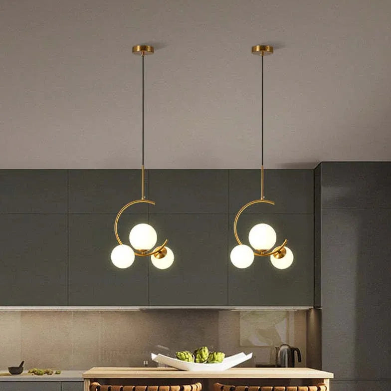 Lampadario Sfere Bianche Design Elegante e Moderno