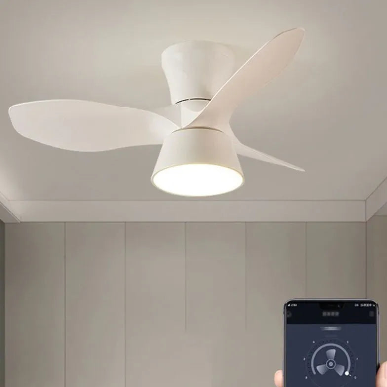 Ventilatore a soffitto minimalista a tre pale con luce