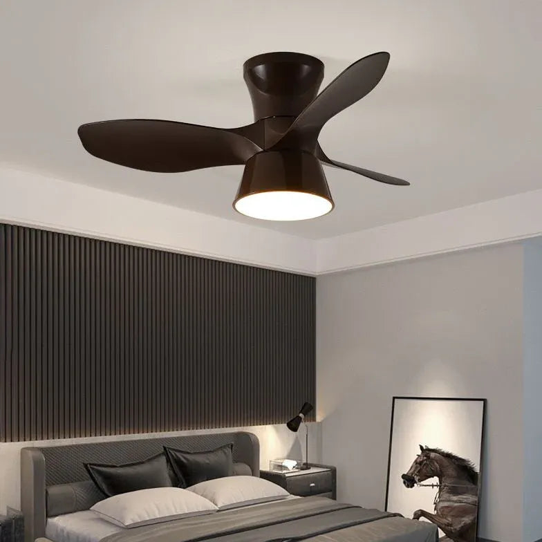 Ventilatore a soffitto minimalista a tre pale con luce