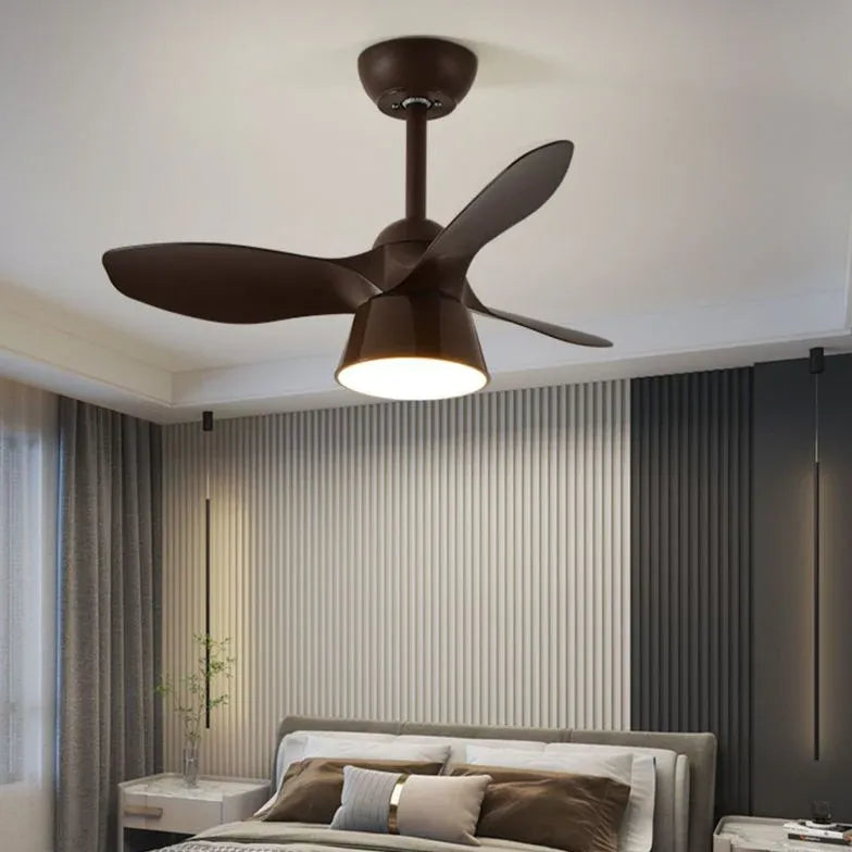 Ventilatore a soffitto minimalista a tre pale con luce