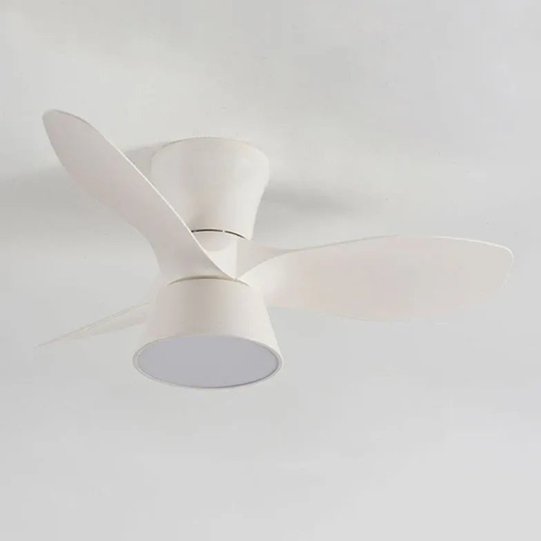 Ventilatore a soffitto minimalista a tre pale con luce